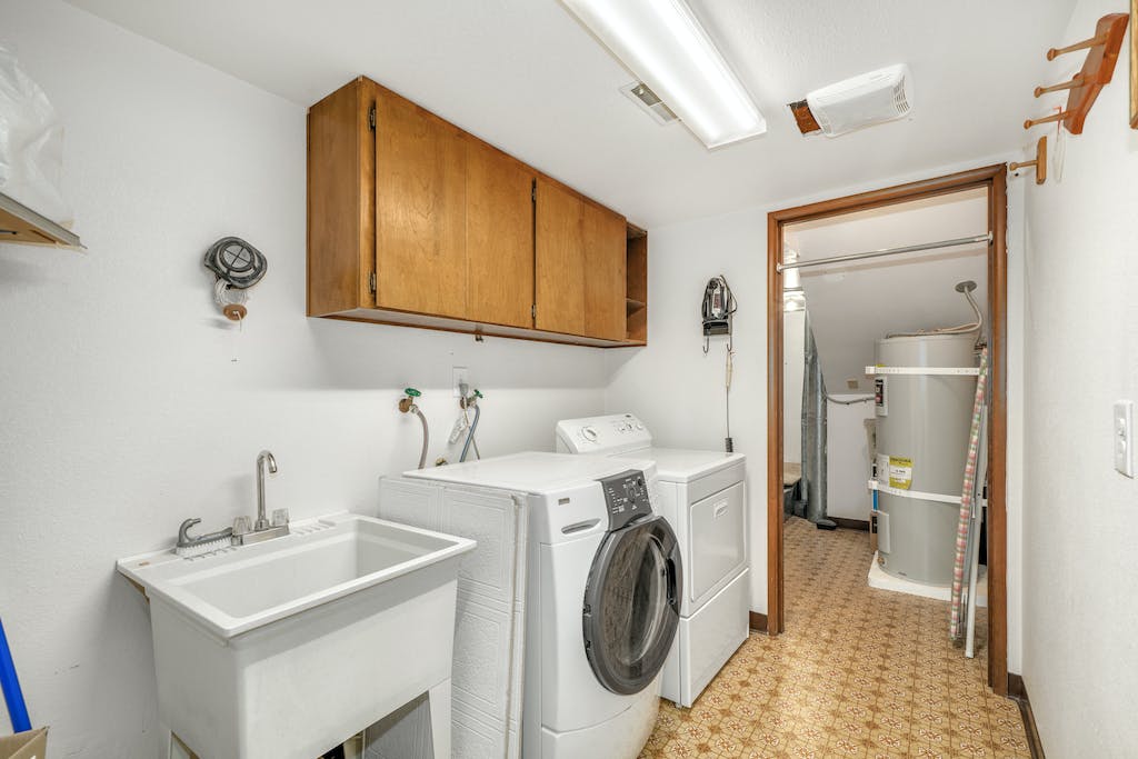 LOWER LAUNDRY